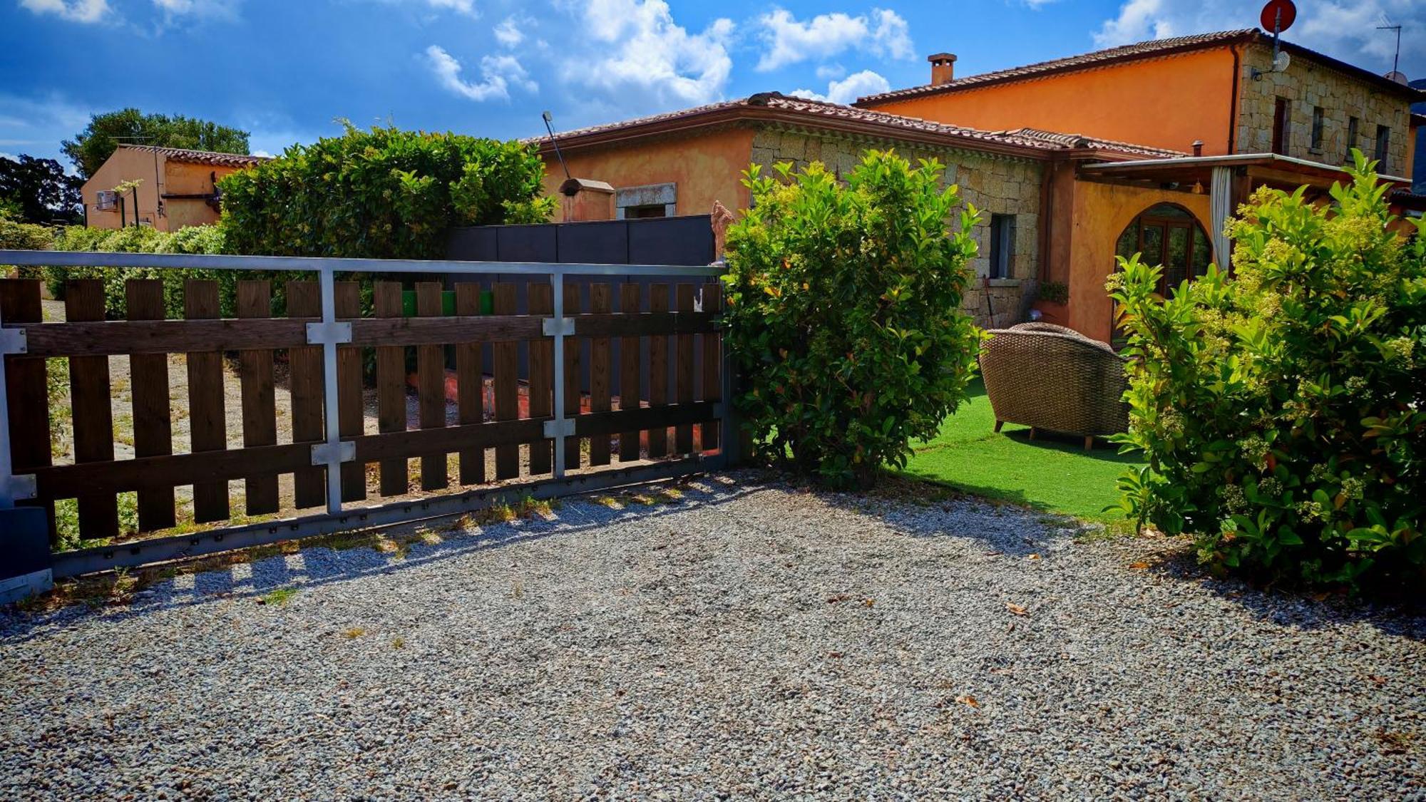 Villa Paola San Teodoro Con Piscina Privata Lu Lioni Eksteriør bilde